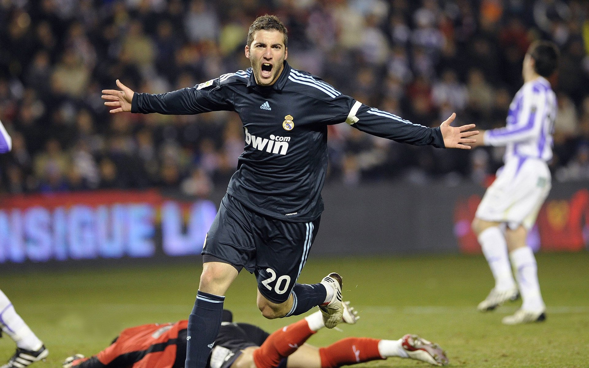 开云体育登陆入口-凯特·道格拉斯在压力中展现冠军风范，道格拉斯凯尔纳媒介奇观